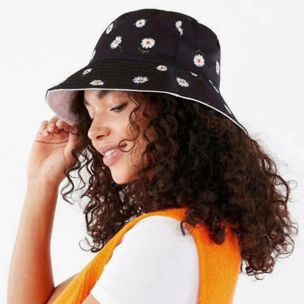 Alice & Olivia X Fabfitfun Reversible‎ Bucket Hat